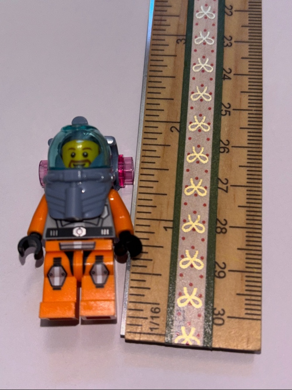 LEGO DEEP SEA DIVER LEGO MINIFIG DIVER - Picture 3 of 5